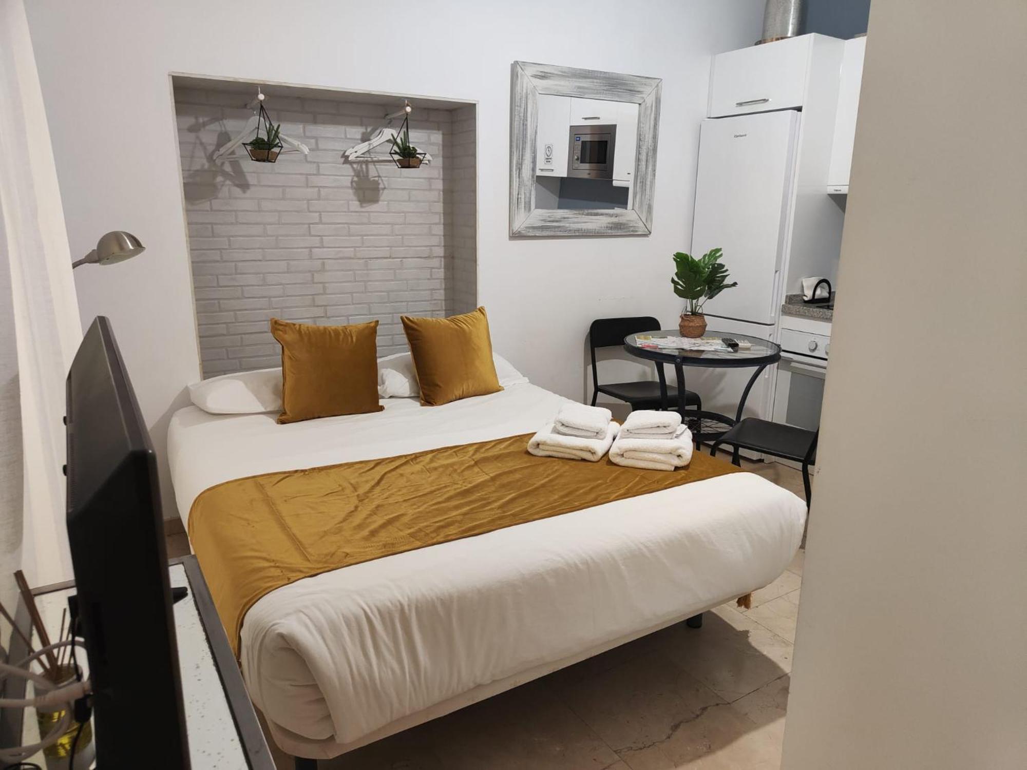Hostly Mariana, Seville